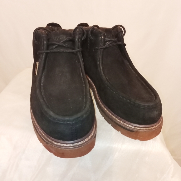 Shoes - Picture 2 of 5